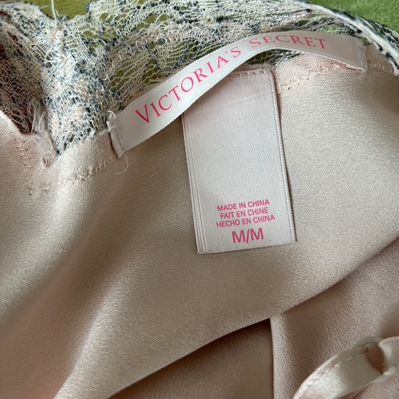 Victoria’s Secret Lace Top Satin Slip - Picture 5 of 9